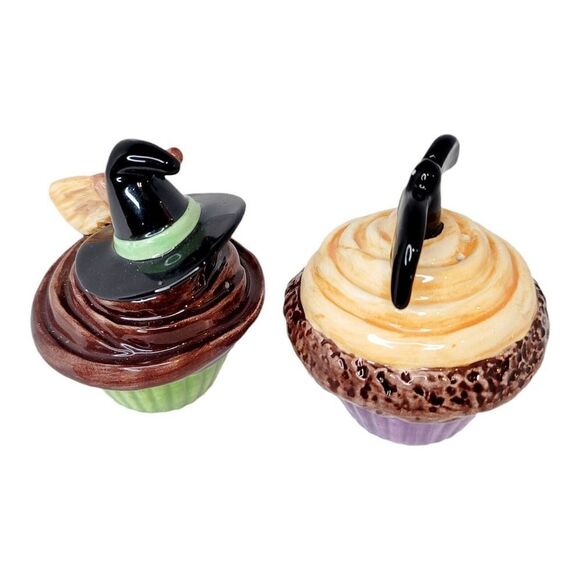 Vintage Halloween Bat and Witch Hat Salt and Pepper Shakers - Picture 4 of 11